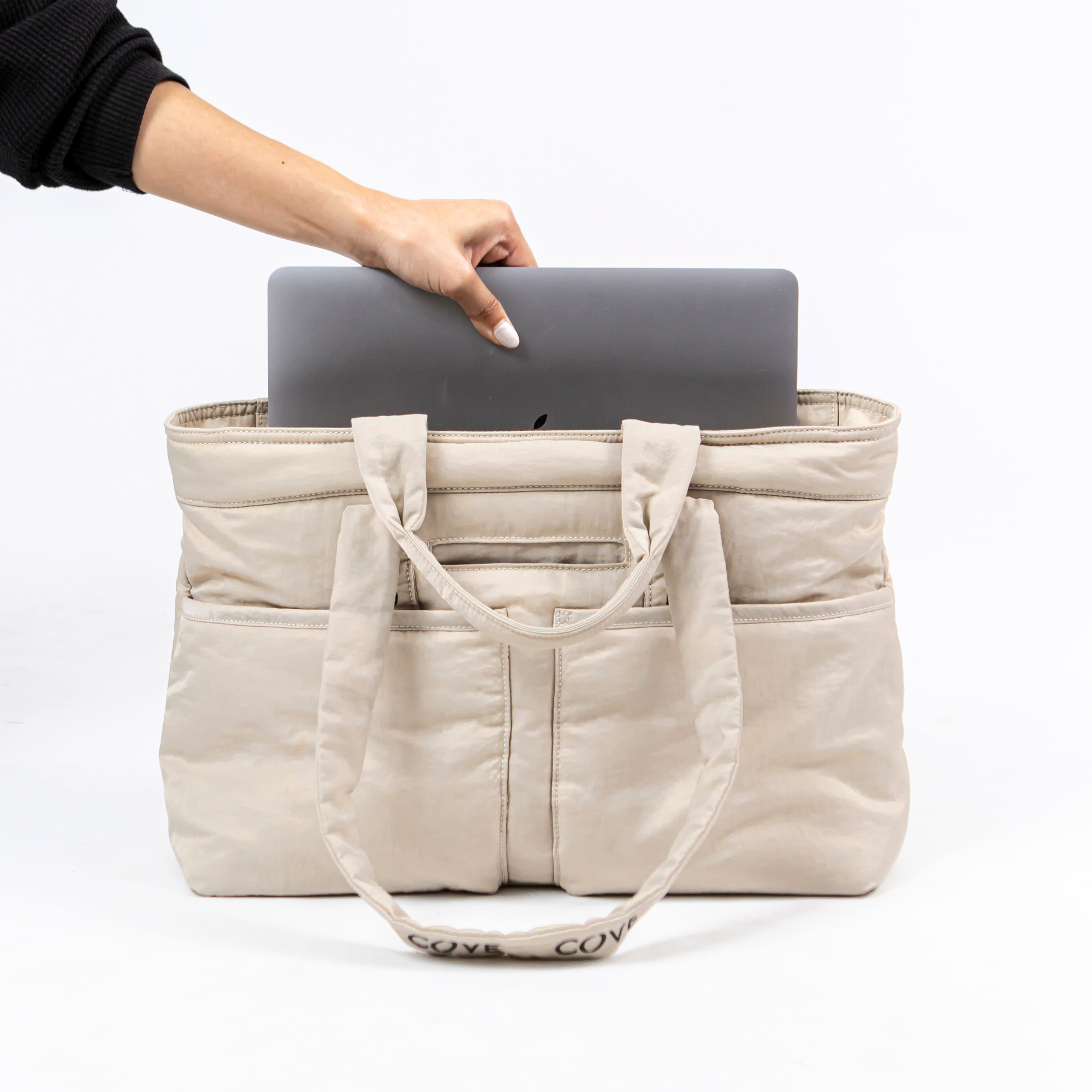 Puffy Daytrip Tote - รองรับ Laptop 15 นิ้ว