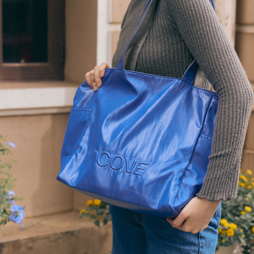 Reversible Shopper Tote กระเป๋า Tote แบบกลับด้านใช้ได้