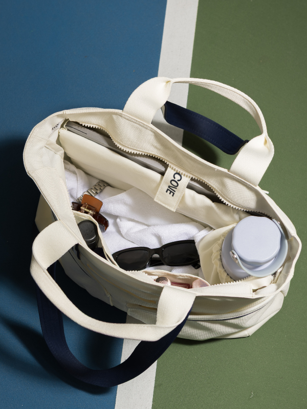 กระเป๋า Daytrip Laptop Tote รุ่น Court Culture 