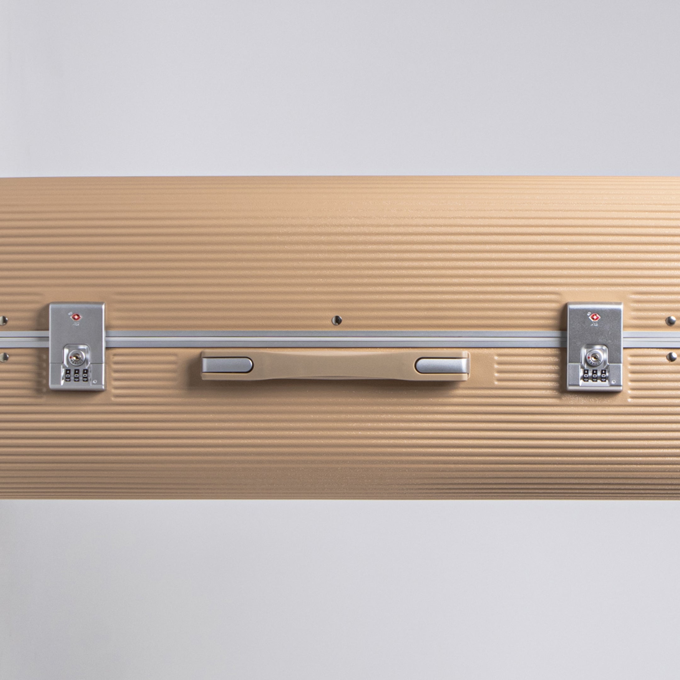 Quartz V.2 Aluminum frame Luggage กระเป๋าเดินทางโครงอลูมิเนียม