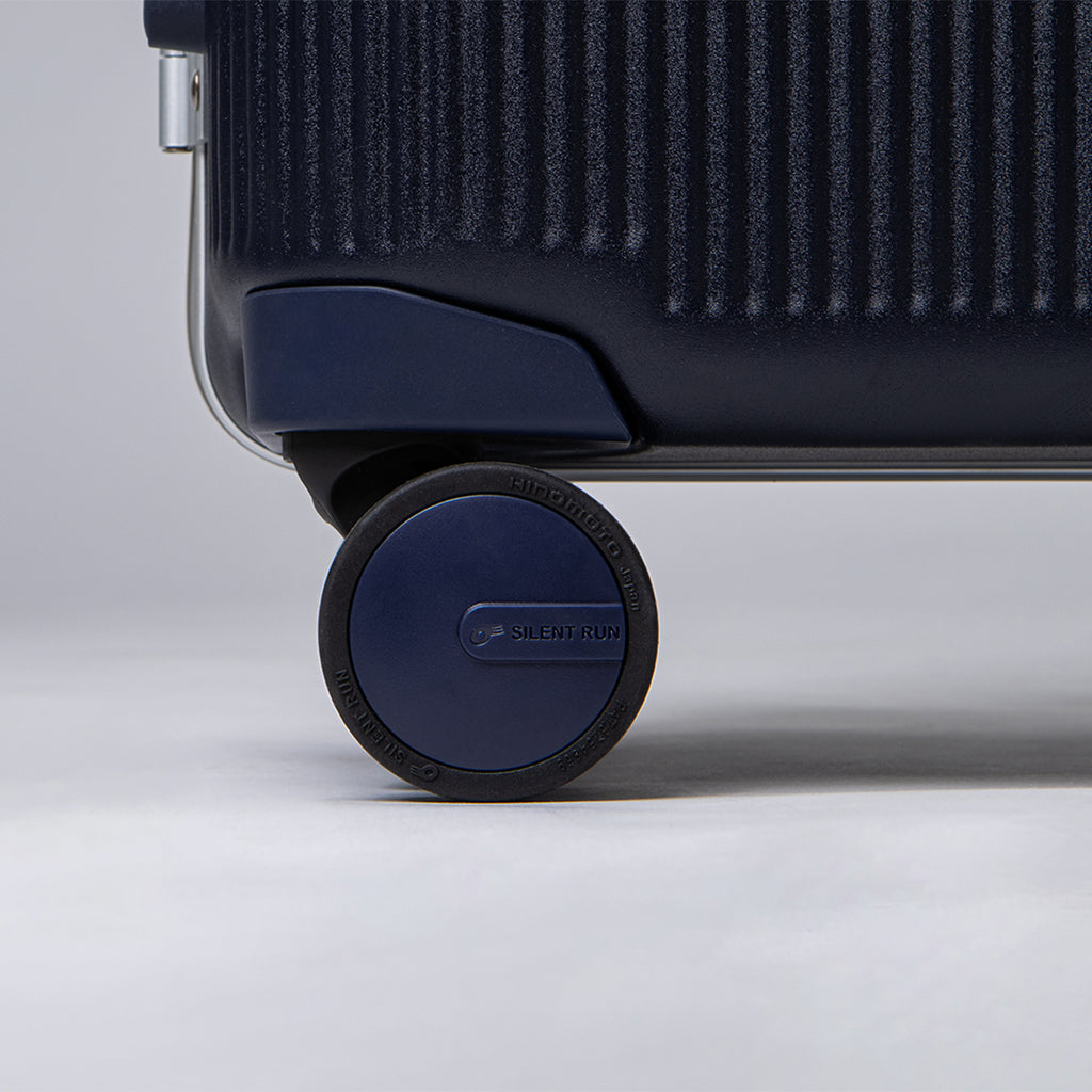 Quartz V.2 Aluminum frame Luggage กระเป๋าเดินทางโครงอลูมิเนียม